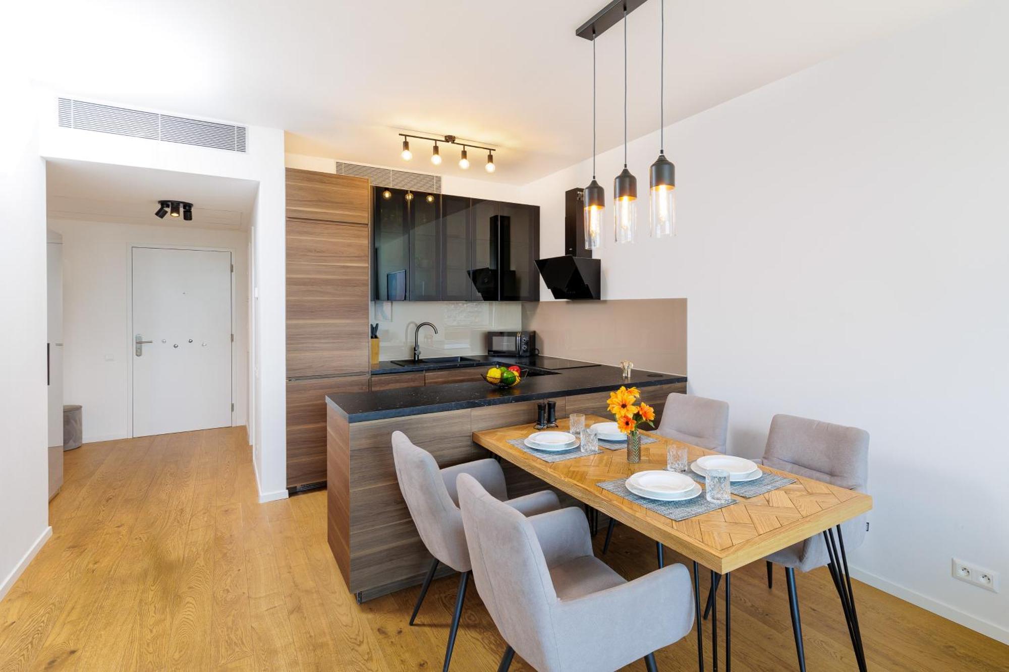 Sky Park 1 - Luxurious #Instaworthy Apartment In Downtown City Center With Included Parking, Best Address In Town ブラチスラヴァ エクステリア 写真