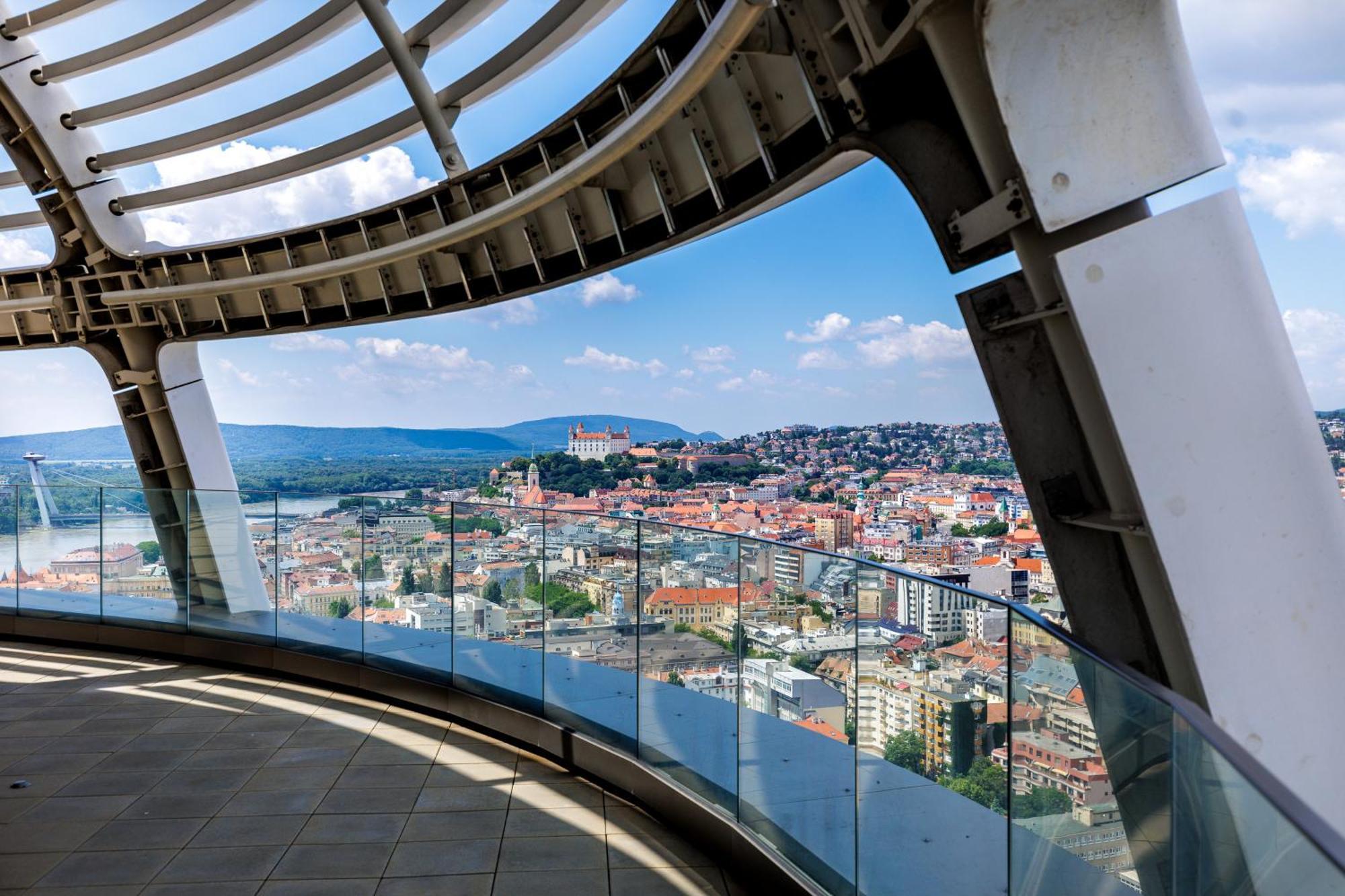 Sky Park 1 - Luxurious #Instaworthy Apartment In Downtown City Center With Included Parking, Best Address In Town ブラチスラヴァ エクステリア 写真