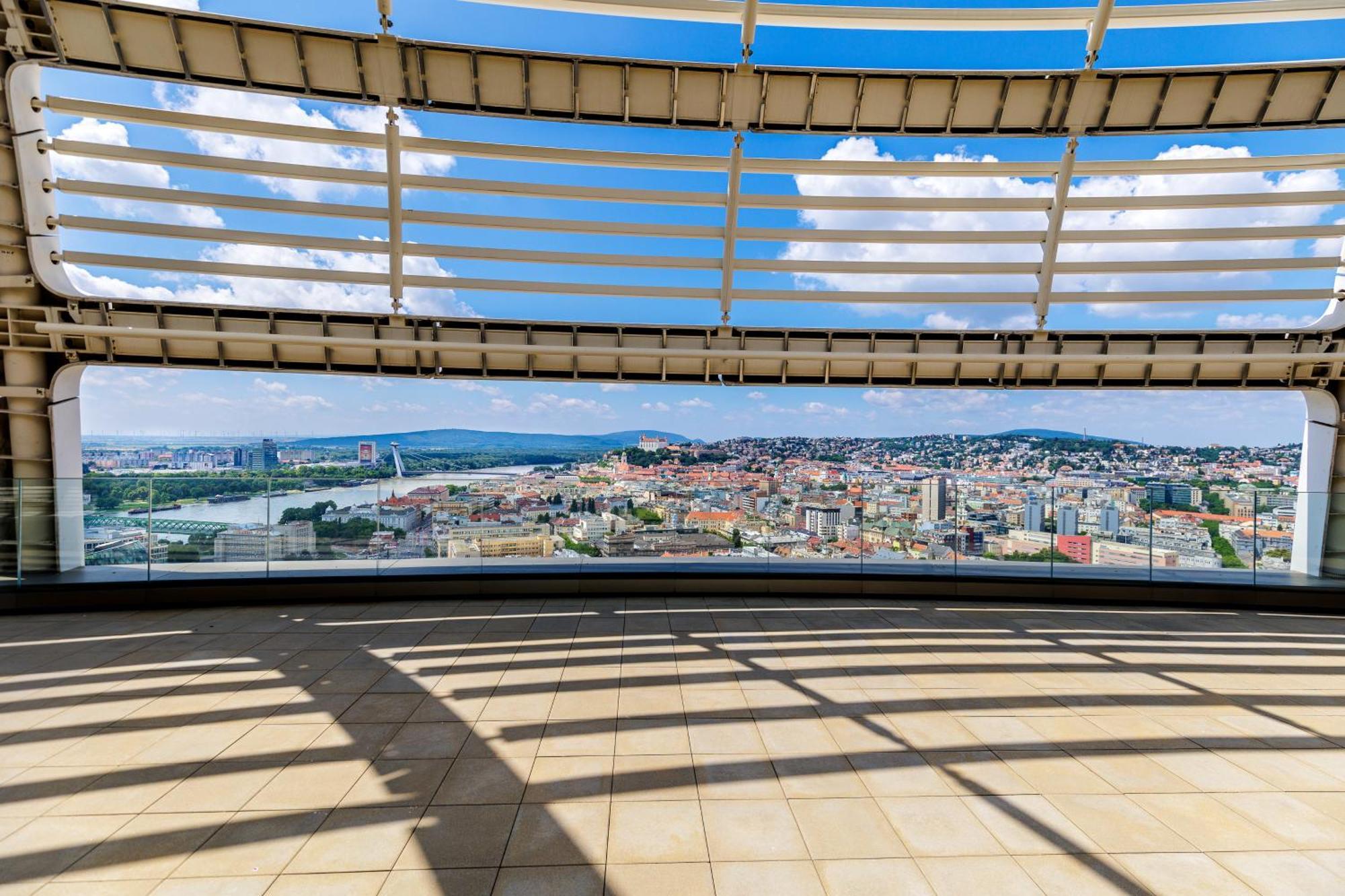 Sky Park 1 - Luxurious #Instaworthy Apartment In Downtown City Center With Included Parking, Best Address In Town ブラチスラヴァ エクステリア 写真