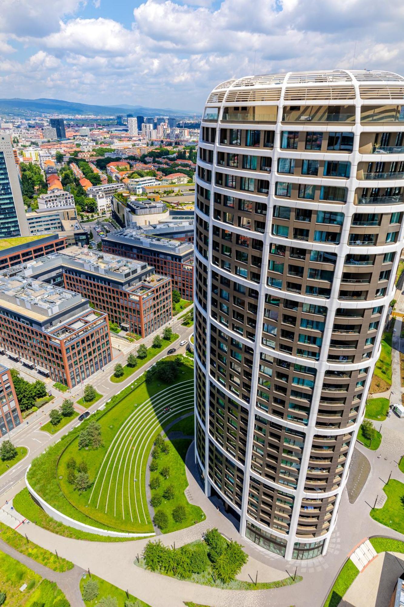 Sky Park 1 - Luxurious #Instaworthy Apartment In Downtown City Center With Included Parking, Best Address In Town ブラチスラヴァ エクステリア 写真