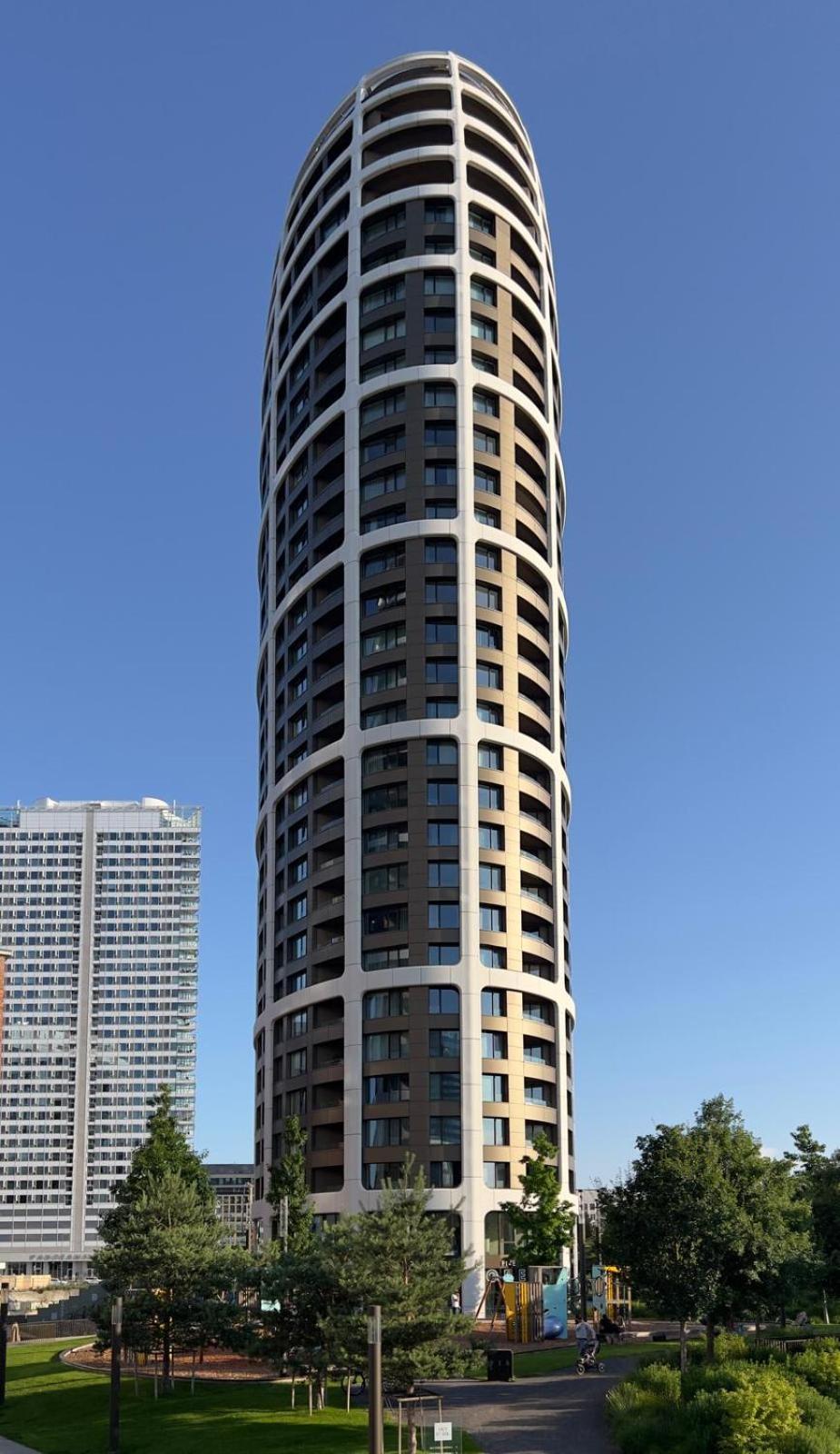 Sky Park 1 - Luxurious #Instaworthy Apartment In Downtown City Center With Included Parking, Best Address In Town ブラチスラヴァ エクステリア 写真